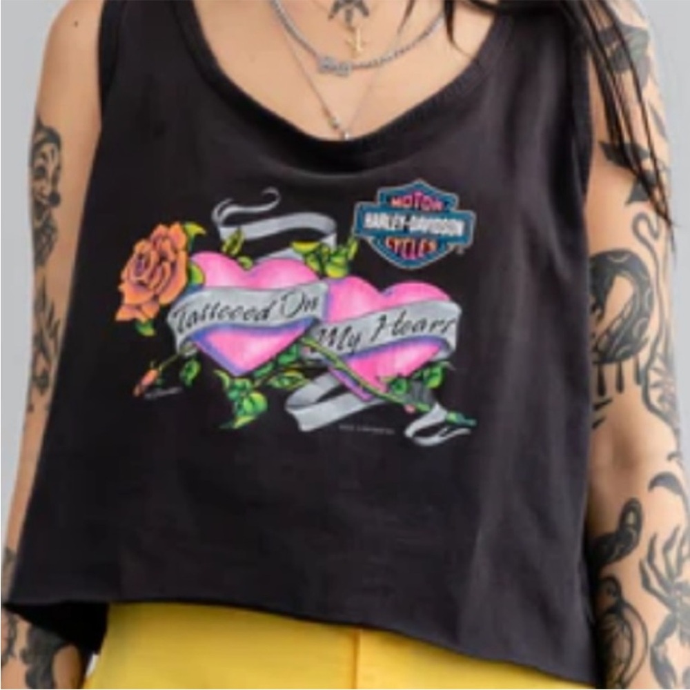 Vintage Harley-Davidson Black Tank with Pink Heart Graphic women’s large